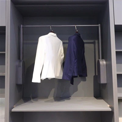 Mehanizem za dviganje palic za oblačila v spalnici